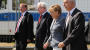 Angela Merkel in Heidenau: Buhrufe und Pfiffe rechter Demonstranten