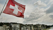 Der starke Franken bereitet den Schweizer Unternehmen zusätzlich Sorgen. Quelle: dpa