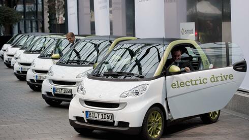 Mehrere Smart-Elektroautos. Quelle: AP