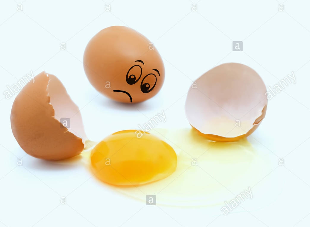 gebrochene-eier-und-ein-ei-mit-einem-traurigen-....jpg