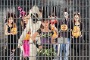 Der Postillon: Polizei nimmt 500.000 vermummte minderjährige Schutzgelderpresser fest