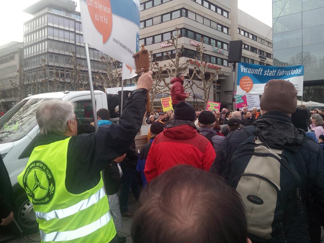 demo_stuttgart.jpeg