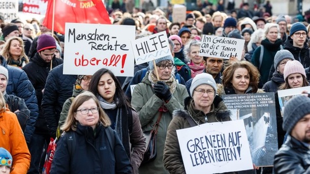 teilnehmer-auf-einer-solidaritaetsdemonstration-in-....jpg