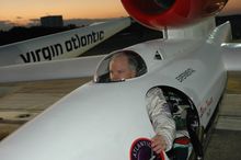 220px-steve_fossett_in_globalflyer_cockpit_1.jpg