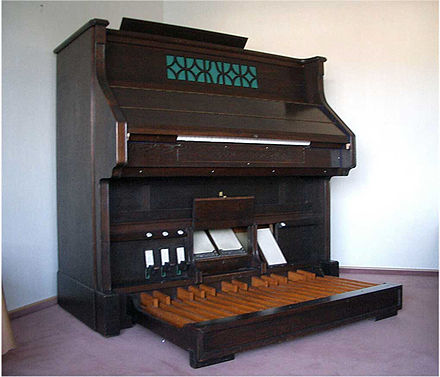 440px-pedalharmonium_1.jpg