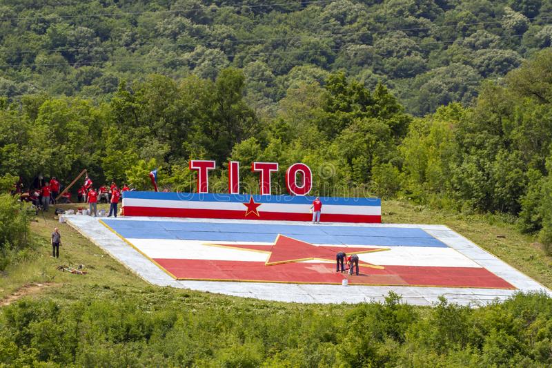 volunteers-cleaning-tito-memorial-park-novi-sip-....jpg