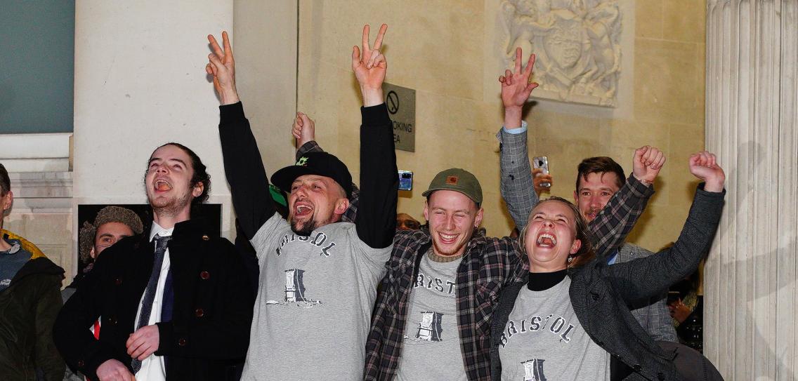 demonstranten-nach-sturz-von-sklavenhalter-....jpg