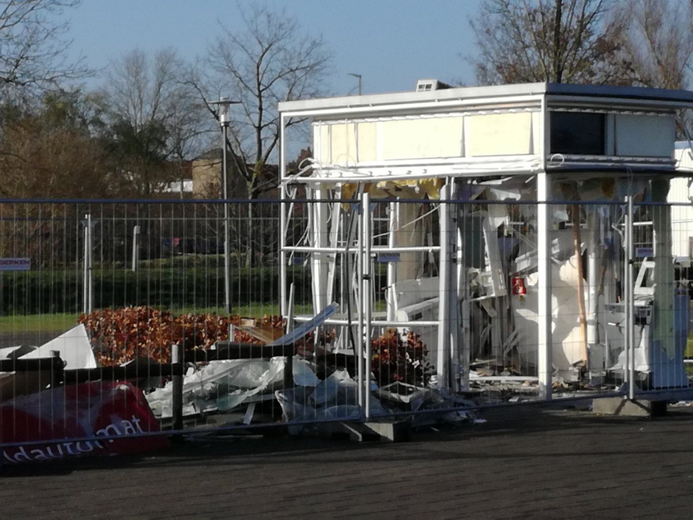 gesprengter_geldautomat_2.jpg