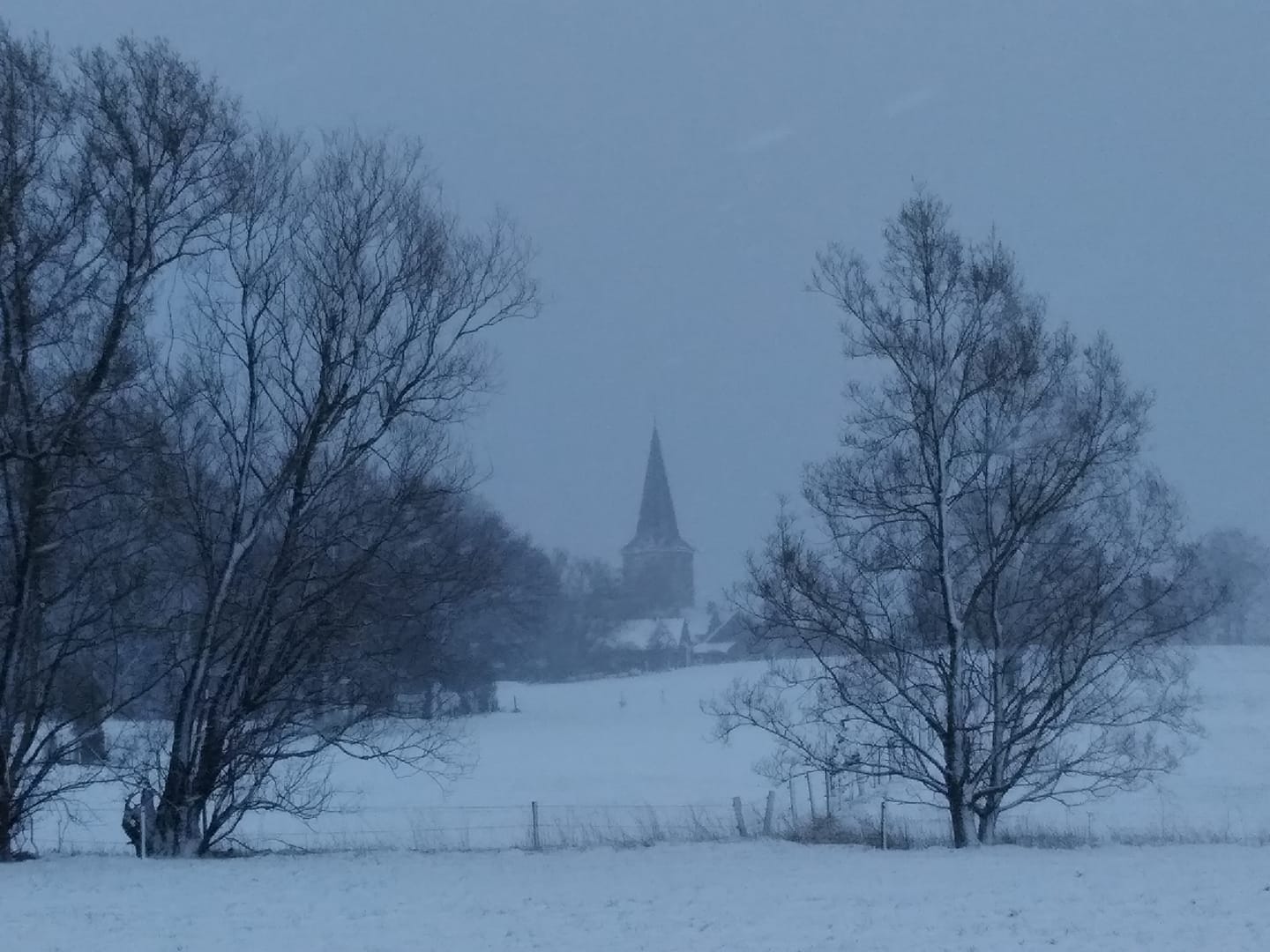 kirche_im_schnee.jpg