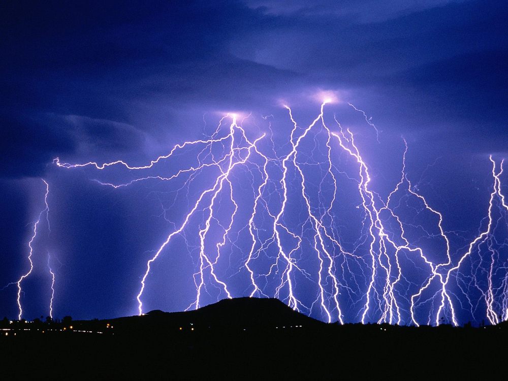 1379398021_lightning-wallpaper.jpg