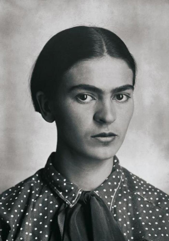 frida_kahlo_by_guillermo_kahlo_2_0.jpg