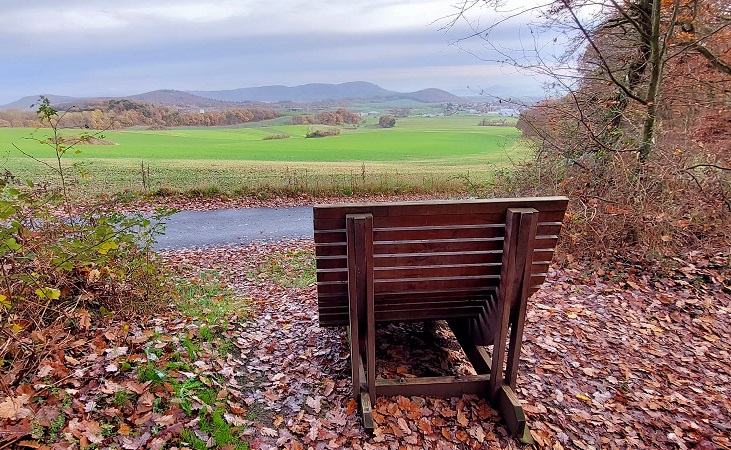 stuhl_im_herbst.jpg