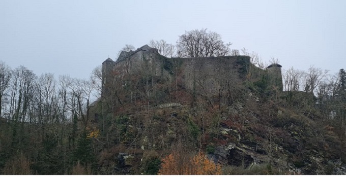 monschau_burg.jpg