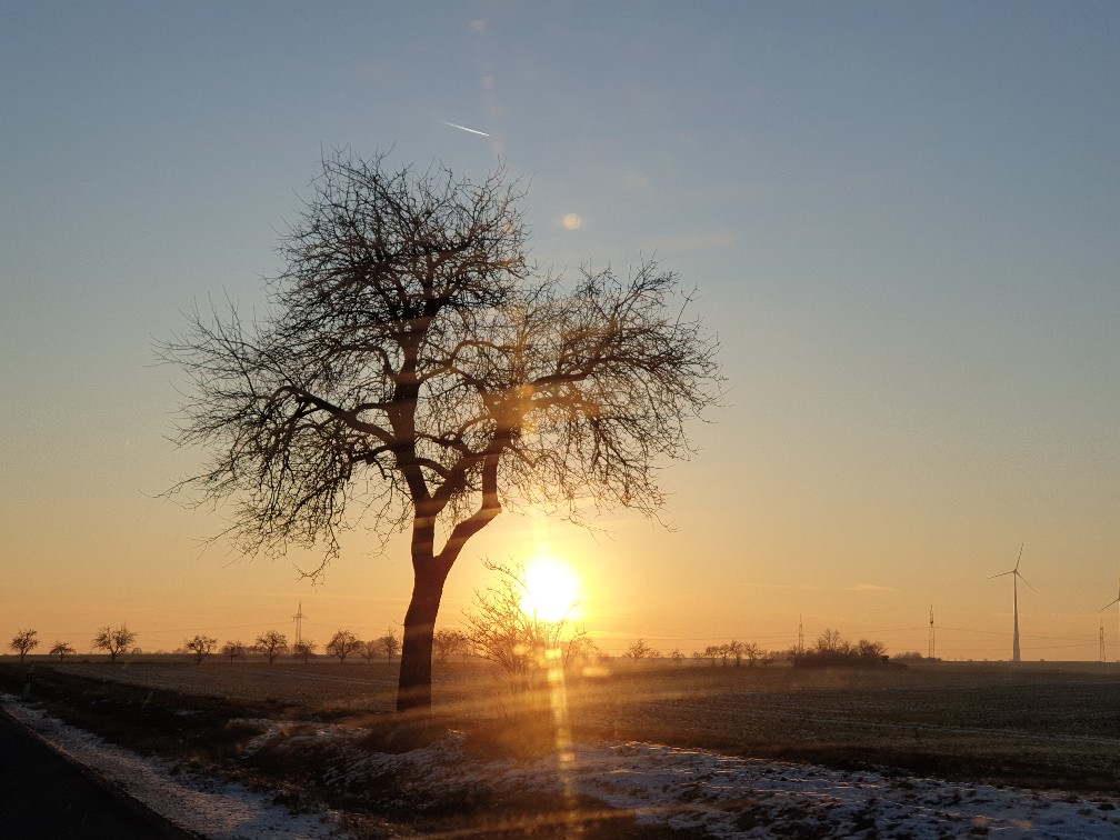 schnee_sonnenuntergang_dez_2022.jpg