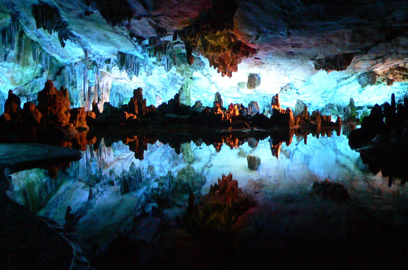 red_flut_cave_guilin_china.jpg