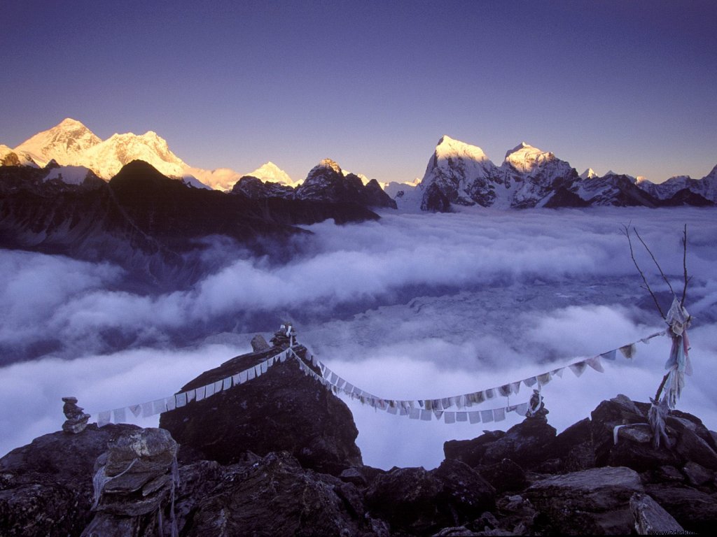 prayer_flags_on_everest_nepal_7617_1024_76....jpg