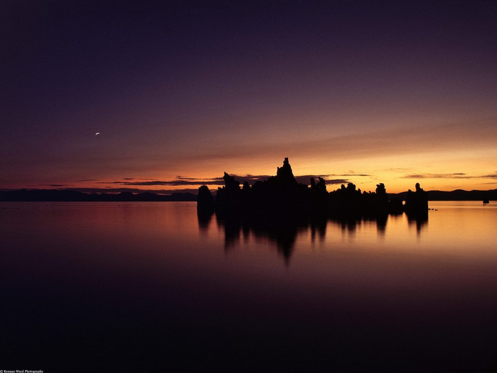 mono_lake_sunrise_low_water_tufa_towers_68....jpg