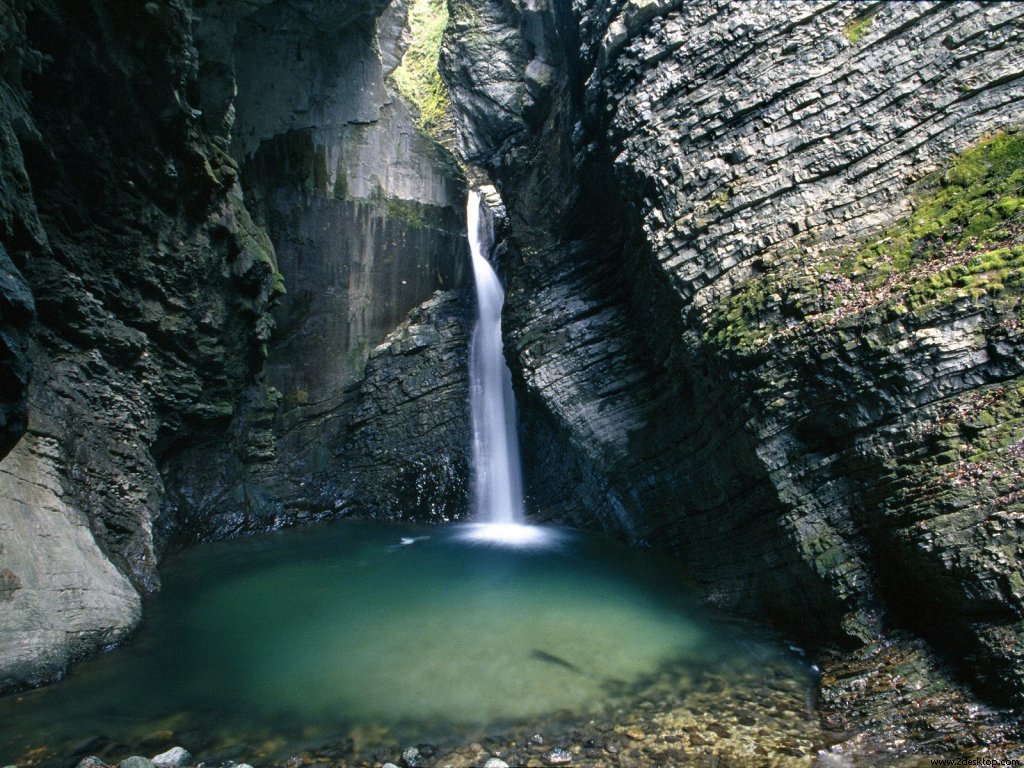 veliki_kozjak_waterfall_soca_valley_slovenia_60....jpg