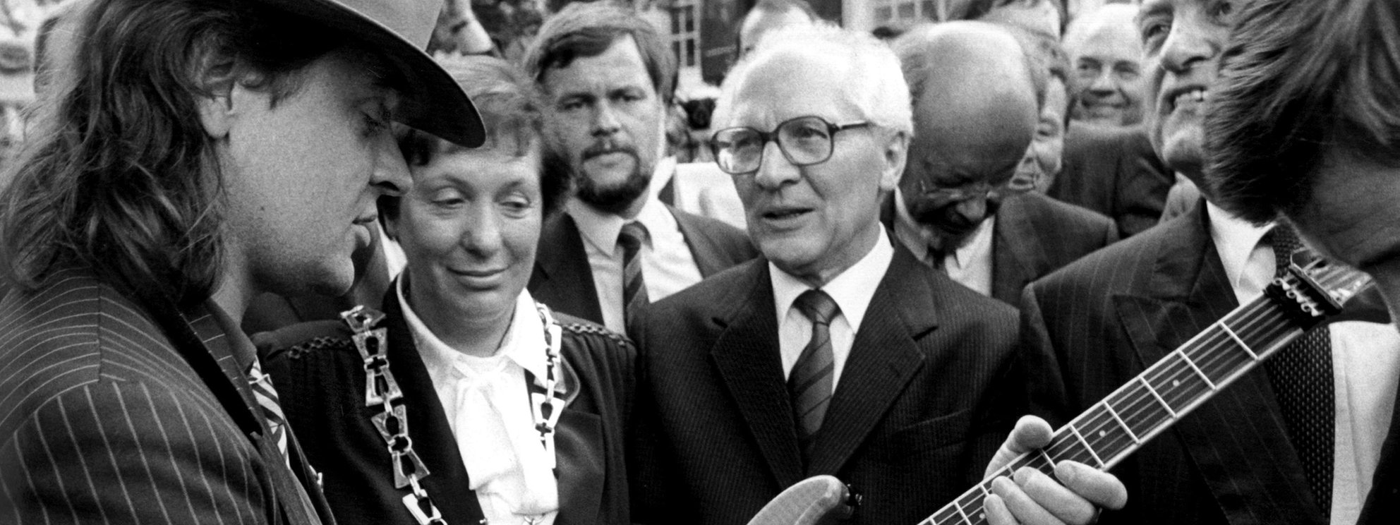 erich-honecker-trifft-udo-lindenberg-100-....jpg