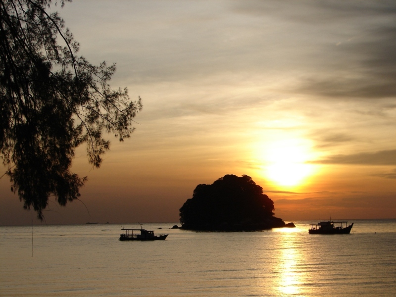 sonnenuntergang_am_strand_in_malaysia.jpg