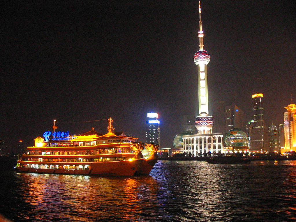 pudong_bei_nacht.jpg