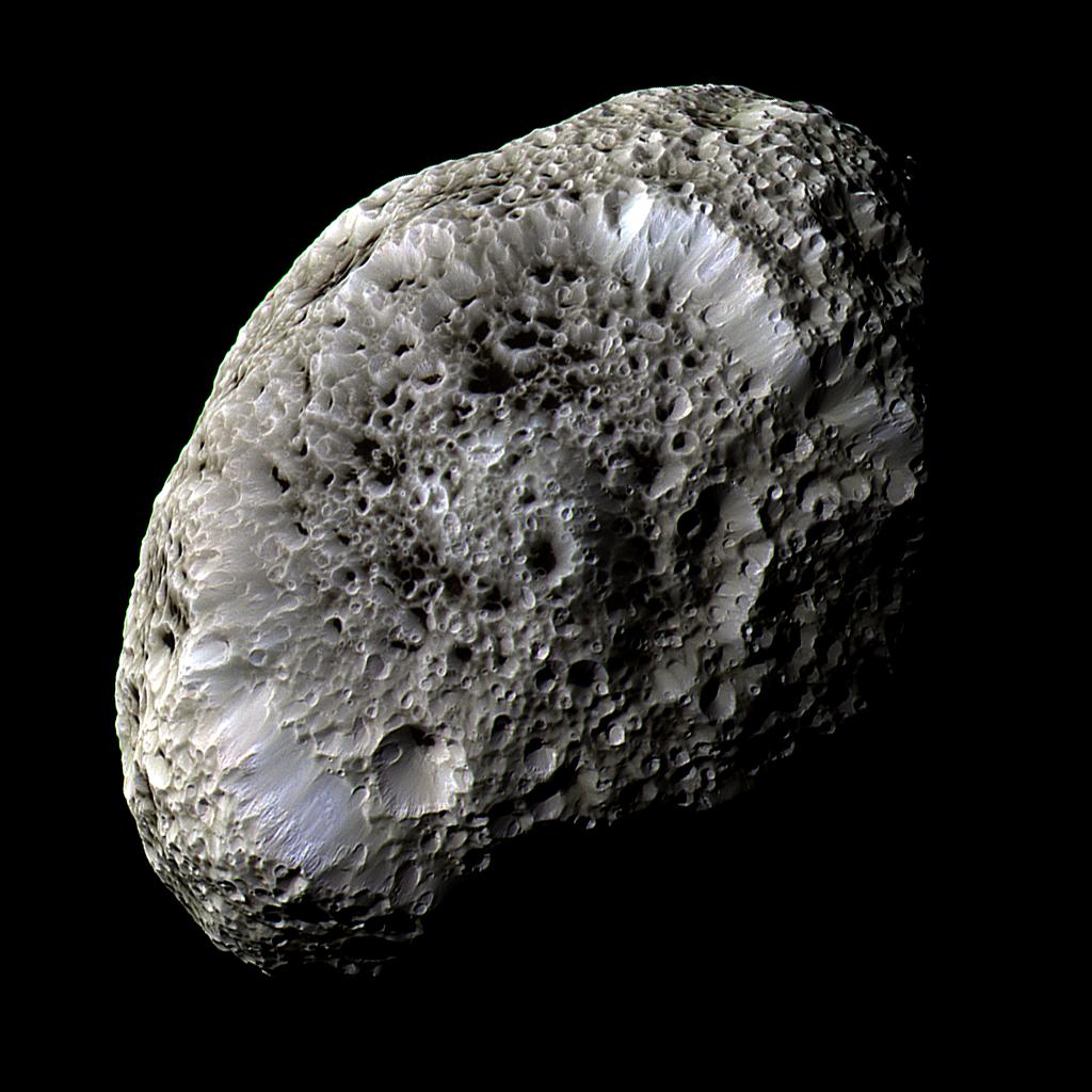 saturn_hyperion2_cassini_big.jpg