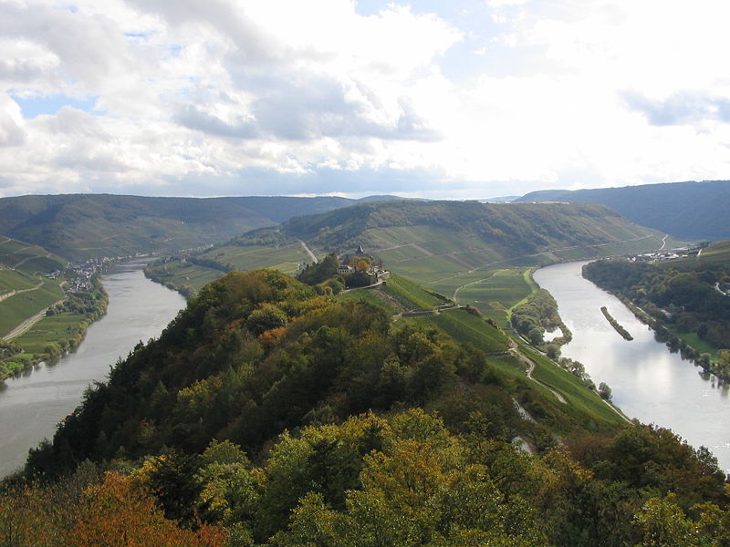 800px-mosel_marienburg_umgebung.jpg