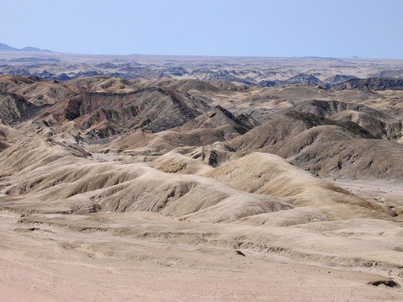 800px-mondlandschaft_namibia_01.jpg