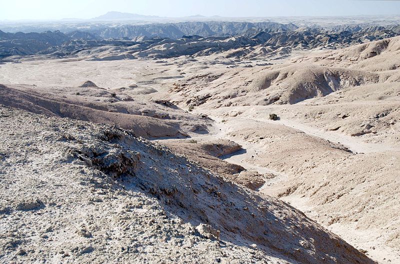 800px-moonvalley-namibia.jpg