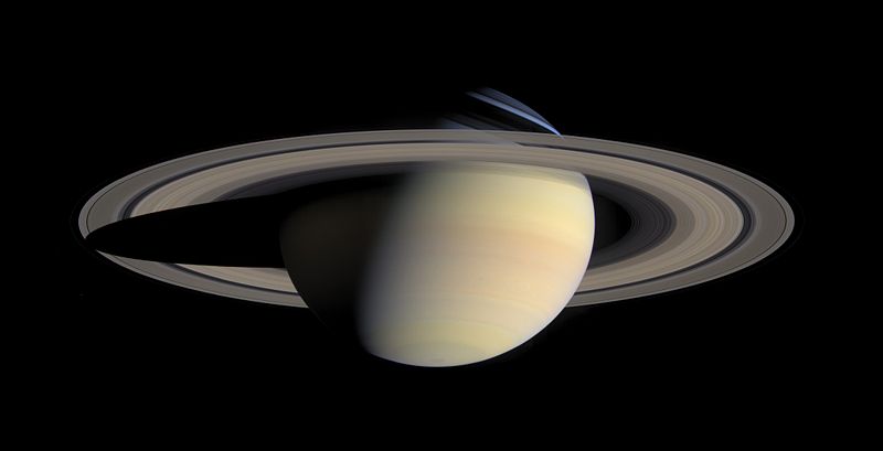 800px-saturn_from_cassini_orbiter_(2004-10-....jpg