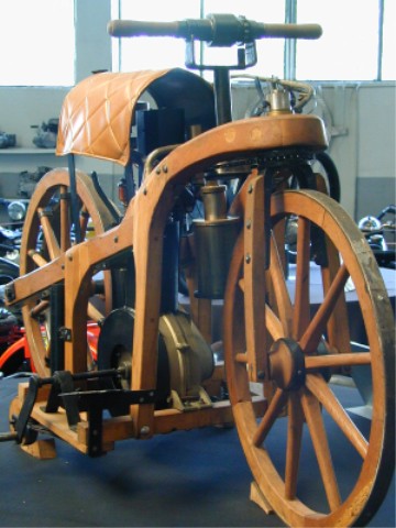 daimler_reitwagen__nachbau_von_1885.jpg