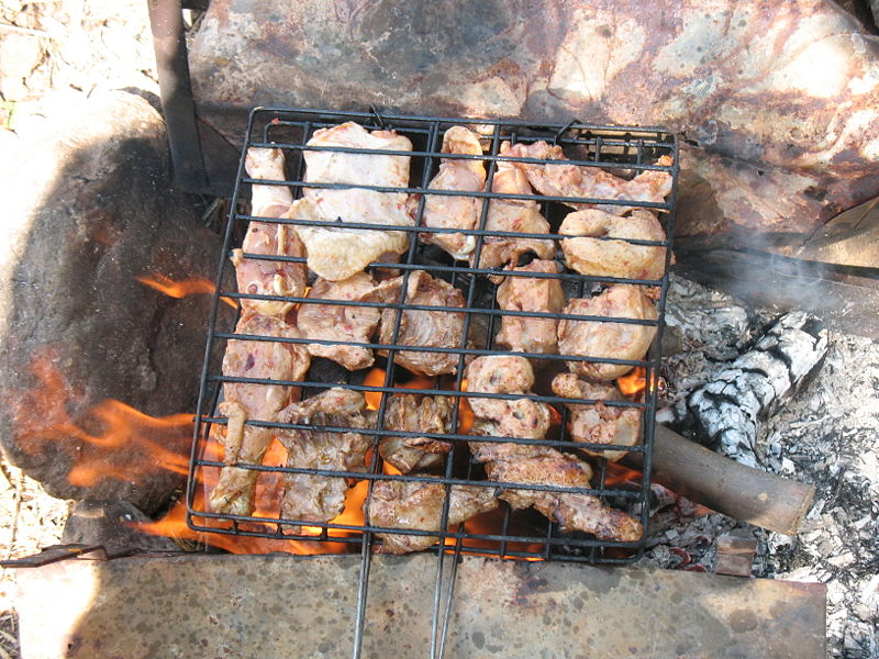 800px-grilling_chicken.jpg