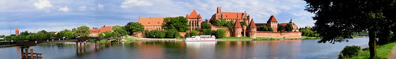 800px-marienburg_2004_panorama.jpg