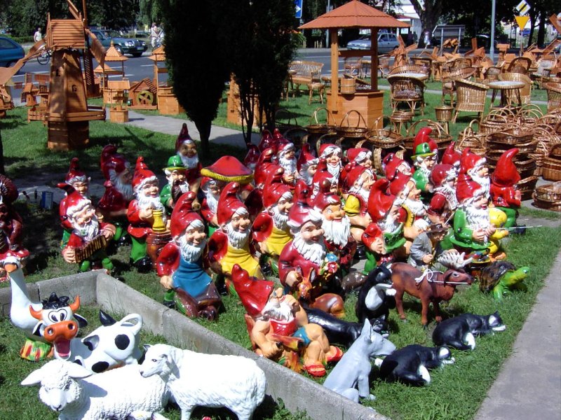 gartenzwerge_auf_markt.jpg