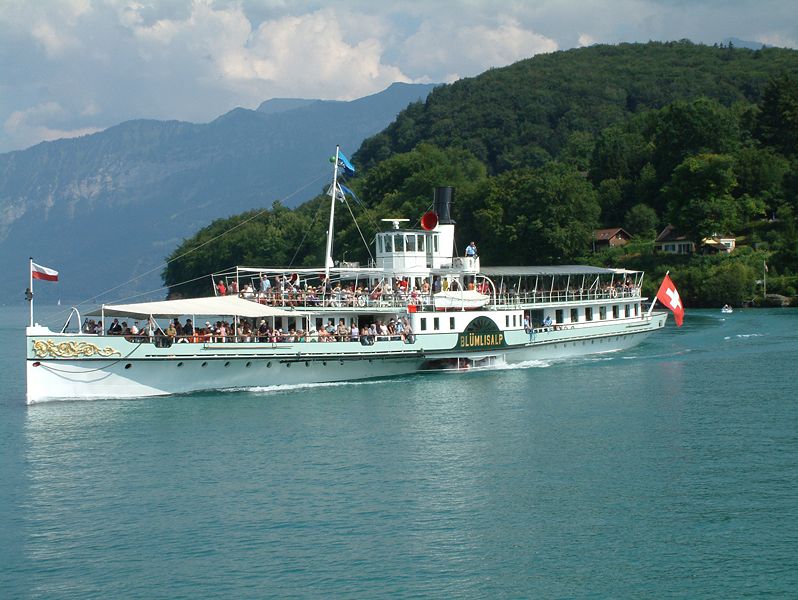 798px-swiss_steamboat_bluemlisalp_lake_thun.jpg