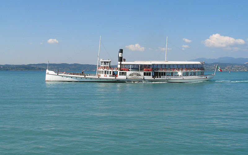 800px-paddlesteamerzanardelli.jpg