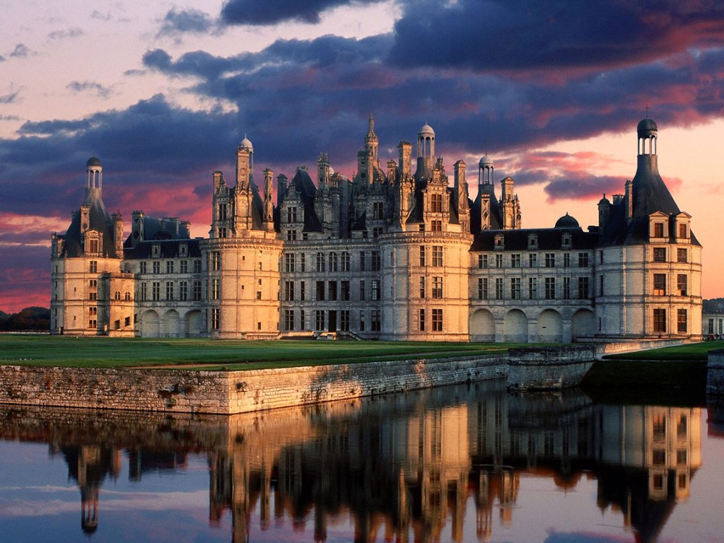 chateau_de_chambord_castle_2c_loire_valley_2....jpg