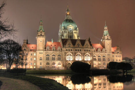 platz_77__hdr_rathaus_hannover_-....jpg