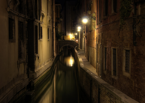 platz_36__venedig_bei_nacht_-....jpg