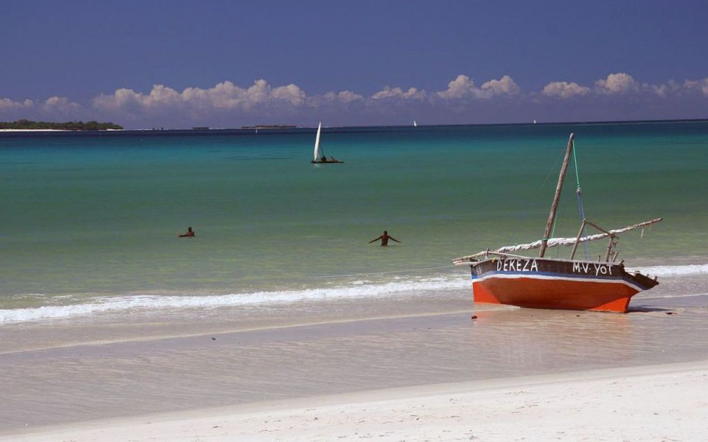 kenya-kikambala-beach-1280x800.jpg