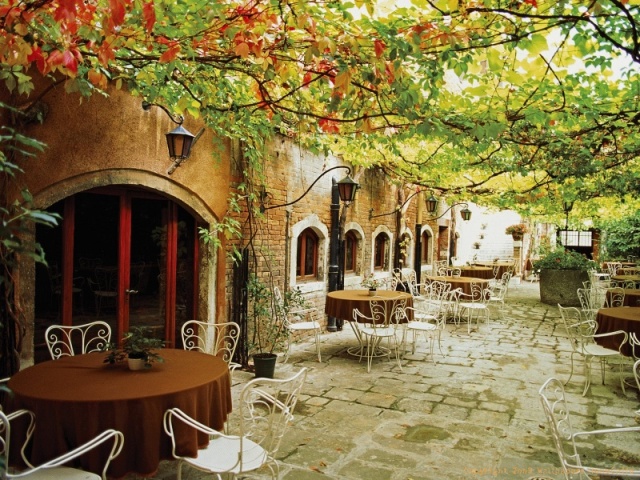 dining_alfresco_venice_italy-800x600.jpg