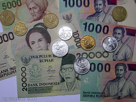 900_indo_uwee1119_money.jpg