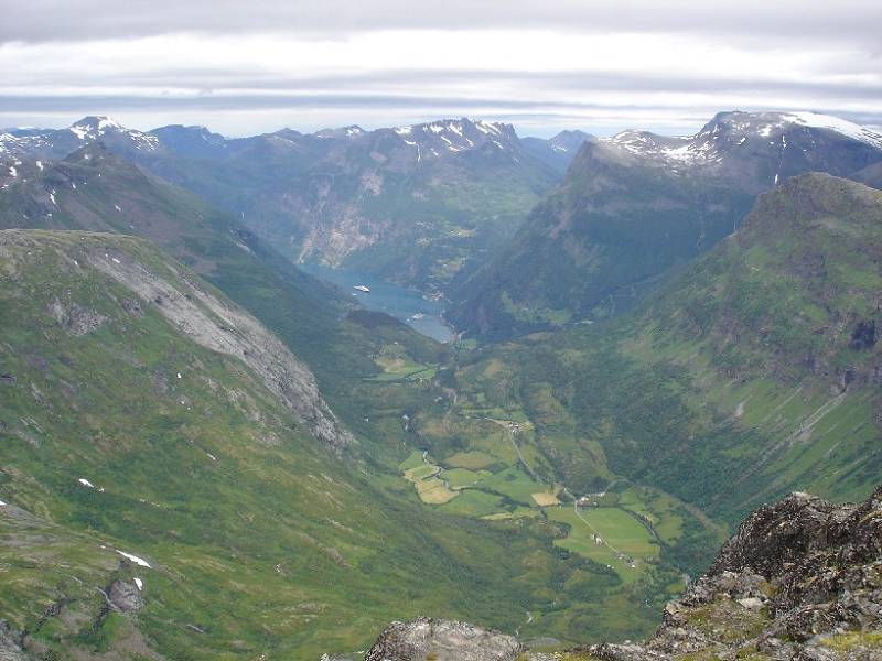 geirangerfjord_von_oben_(800_x_600).jpg