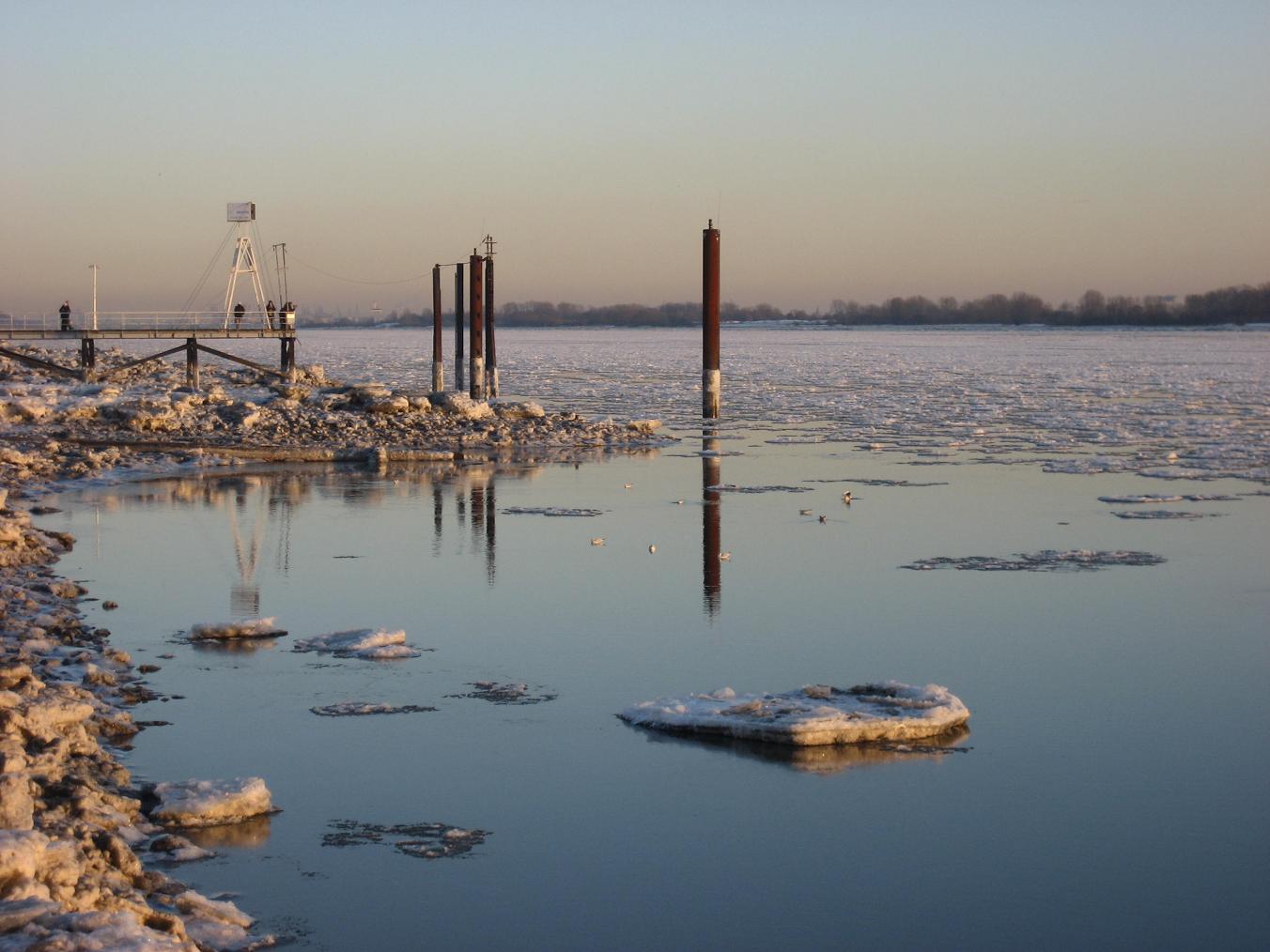 winter_elbe__red.jpg