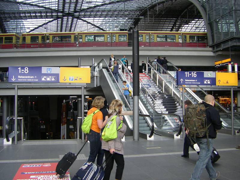 k-hbf_berlin_bahnsteig_parterre_und_1.jpg