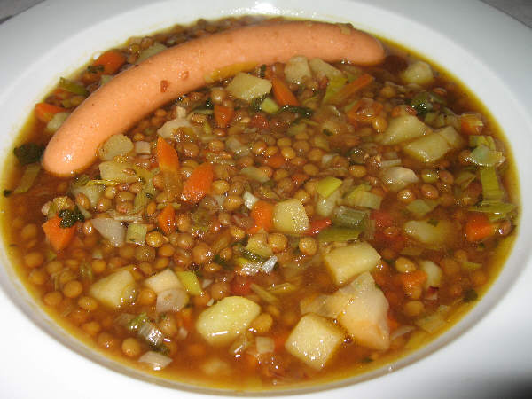 linsensuppe_mit_wuerstchen.jpg