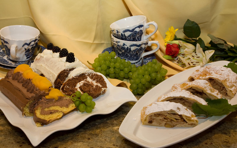 apfelstrudelkuchenrouladen.jpg