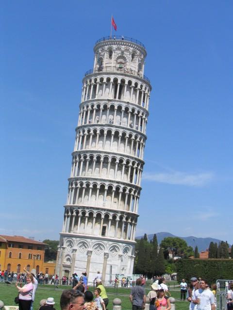 schiefer_turm_von_pizza.jpg
