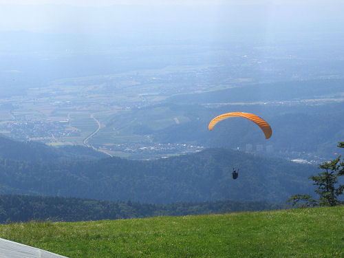 gleitschirmflieger_auf_dem_kandl.jpg