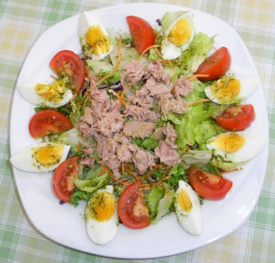 gemischter-salat-mit-thunfisch.jpg